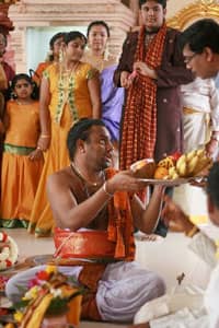 contemporary Brahmin performs a Hindu wedding http://farm4.static.flickr.com/3164/3074412395_a307b278fe.jpg
