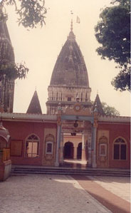 Shikhara rising above the center of the temple