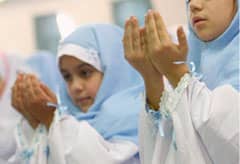 Muslim girls practicing their faith. Source: ranoush @ Flickr