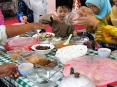 Title: Eid al-fitr meal in Malaysia Source: http://en.wikipedia.org/wiki/File:Eidulfitr_meal.jpg