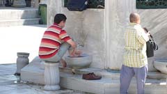 Ritual washing before entering the mosque: photo courtesy of qilin via C.C. License at Flickr