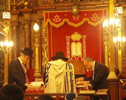 title: Reading of scripture on the Bimah in a synagogue http://en.wikipedia.org/wiki/File:BialyBimah.JPG