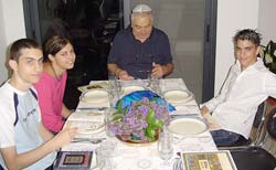 Title: celebration of Pesach Source: http://www.flickr.com/photos/alonlaudon/10624290/