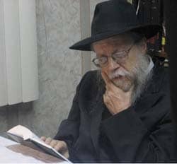 Title: Orthodox rabbi in New York Source: http://www.flickr.com/photos/goldberg/236604196/